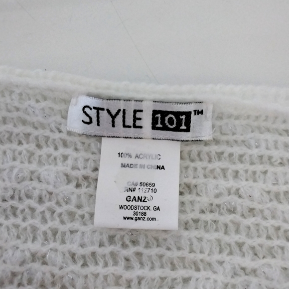 Cape shawl wrap in off white with metallic silver thread detail with fringe - Picture 7 of 7